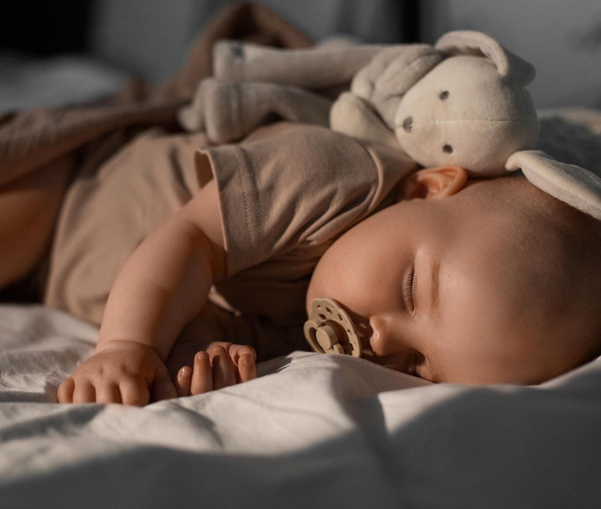 Нужно ли будить ребенка?