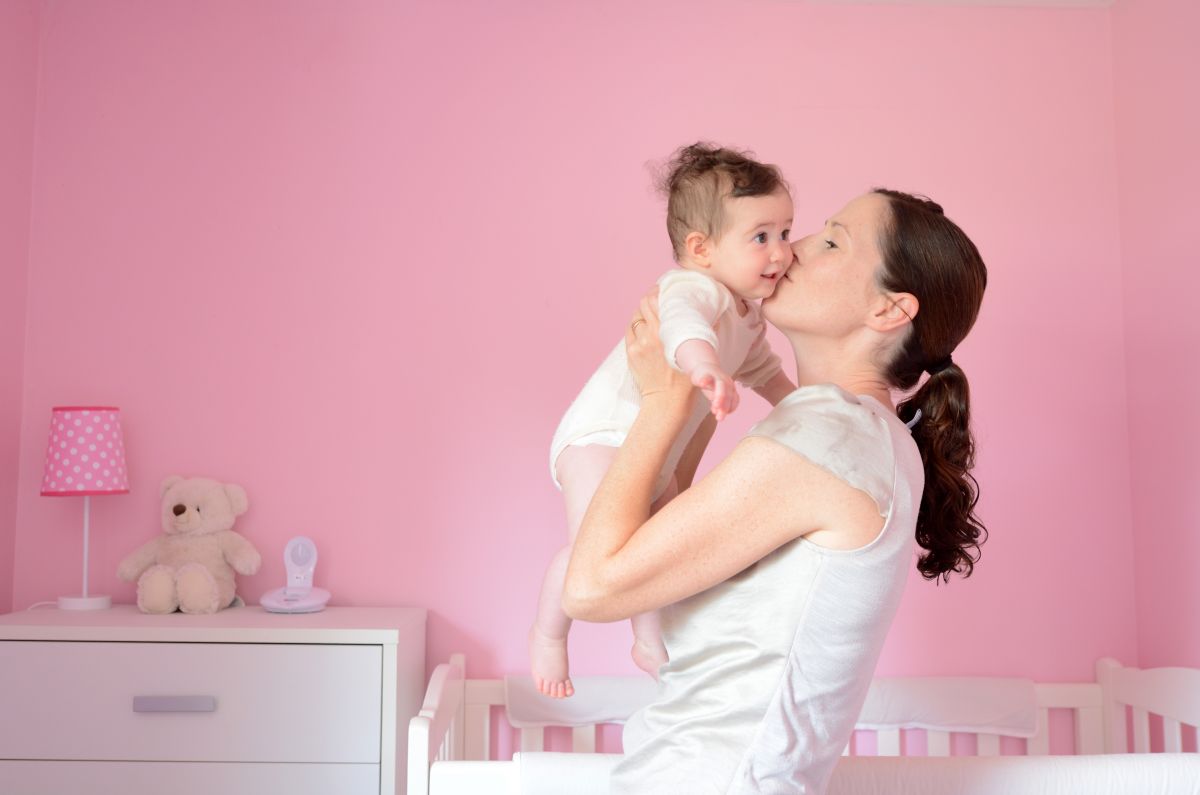 Когда ребенок начинает сидеть?