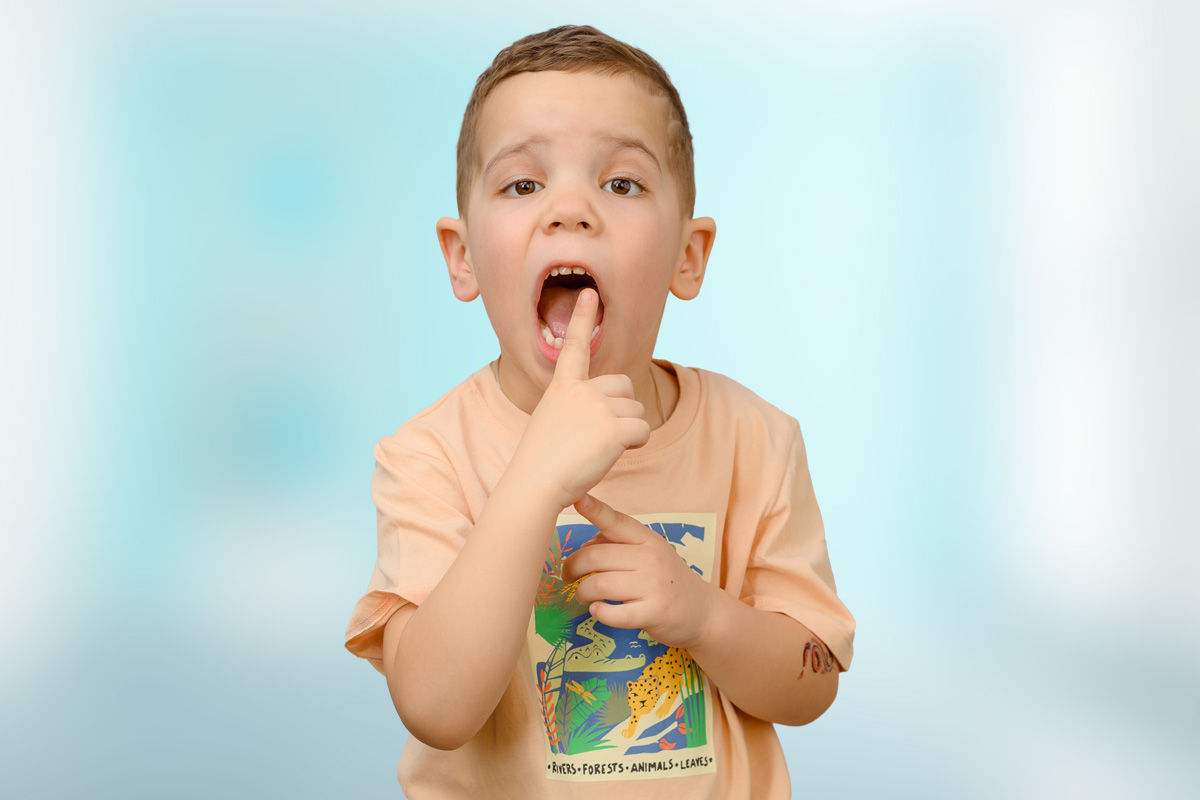 Ребенок проглотил жвачку: что делать?